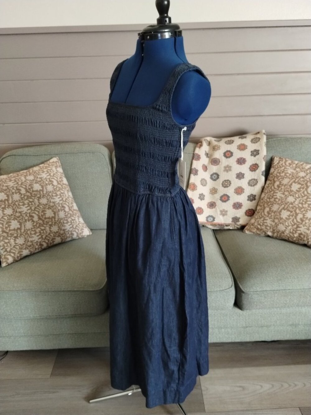 Smocked dress with pockets, size 0-2 NWT